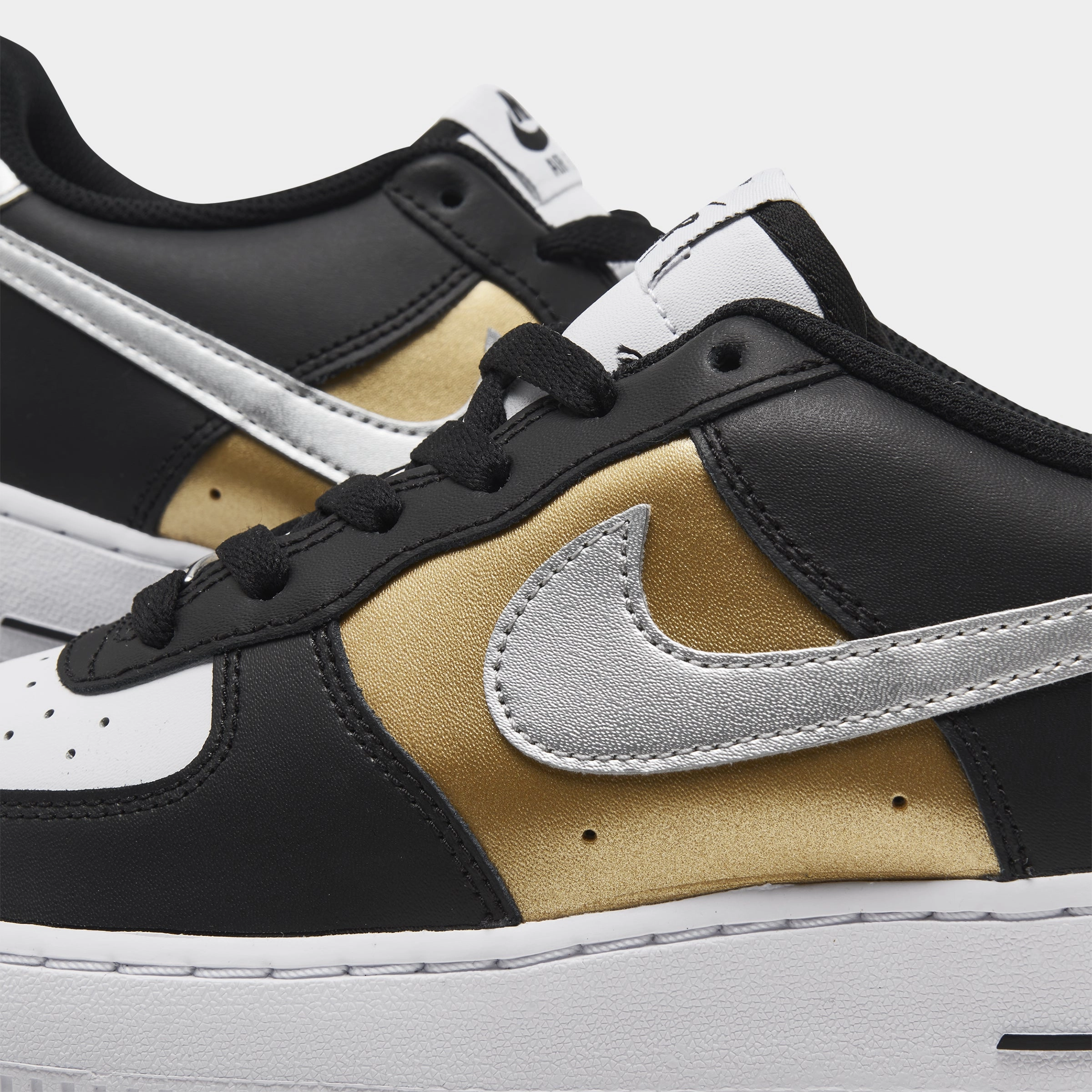 Nike Air Force 1 GS Black / Metallic Silver - White
