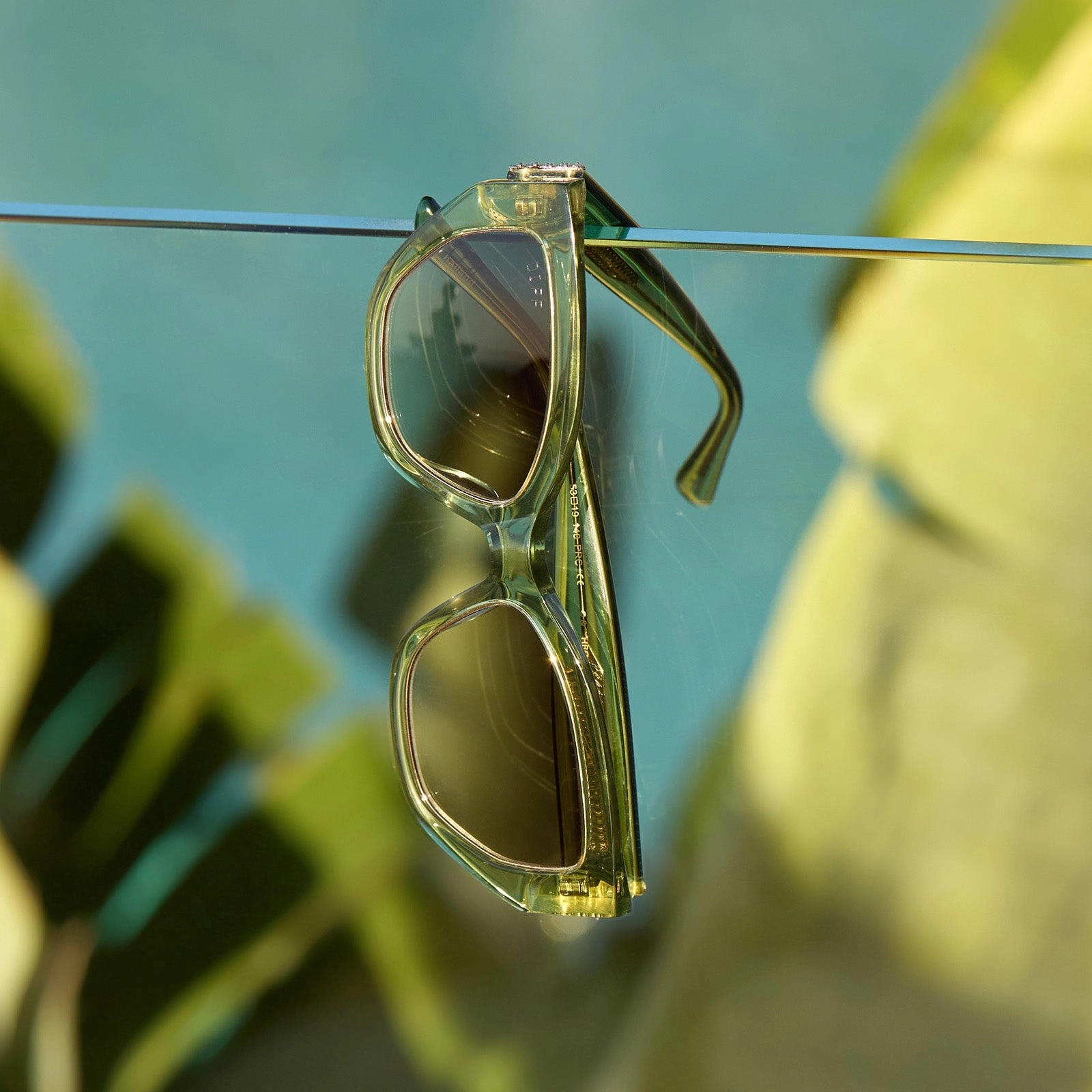 THE WHITE LOTUS - THAILAND   LIGHT GREEN CRYSTAL   OLIVE GRADIENT SUNGLASSES